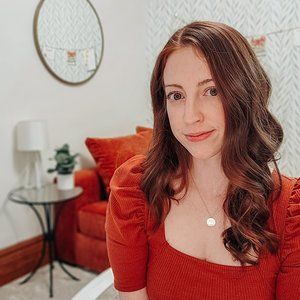 Meet your Posher, Adrienne